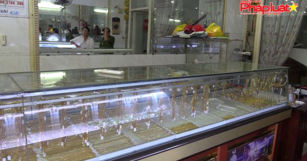 Đột nhập vào tiệm vàng, tên trộm lấy đi gần 200 cây vàng