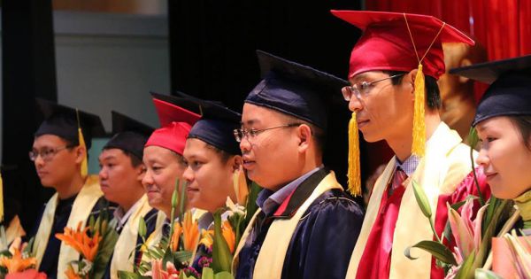 Tiến sĩ lương không đủ sống, du học sinh chỉ là nhân viên hợp đồng