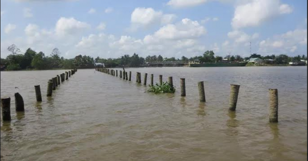 Ghe chở 26 tấn lúa bị chìm trong đêm vì “bãi cọc ngầm”