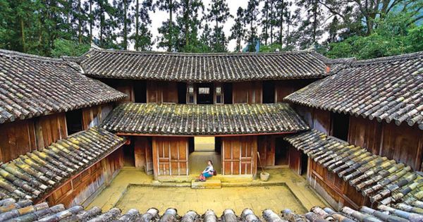 Đề xuất chia phí tham quan dinh nhà Vương với hậu duệ vua Mèo