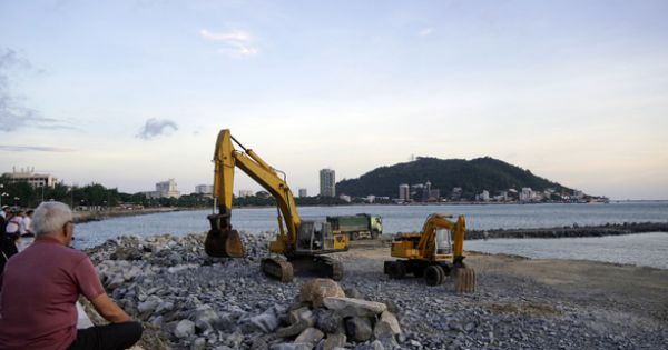 Phát hiện chủ đầu tư dự án Thủy cung Hòn Ngưu đang san gạt 2 khu đất khác trên đỉnh Núi Lớn