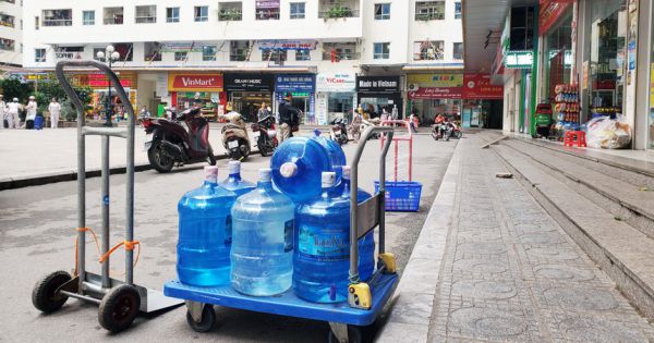 Quản lý thị trường kiểm tra loạn giá nước đóng chai