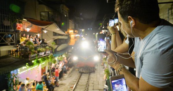 Xóm cà phê đường tàu xin dựng hàng rào, lắp camera để kinh doanh