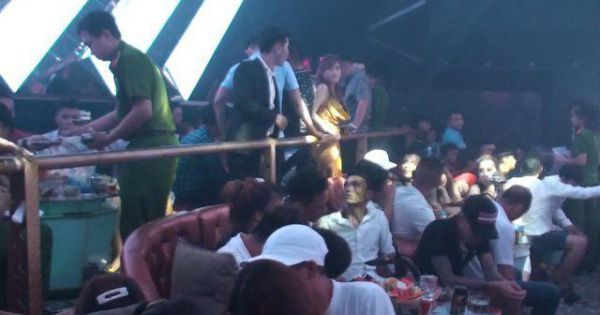 Đột kích quán bar ở TP.HCM phát hiện gần 200 nam nữ phê ma túy