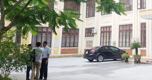 Hàng chục giảng viên, cán bộ bị chấm dứt hợp đồng: Nhà trường “bất lực”, giảng viên nói trường “không có tình”