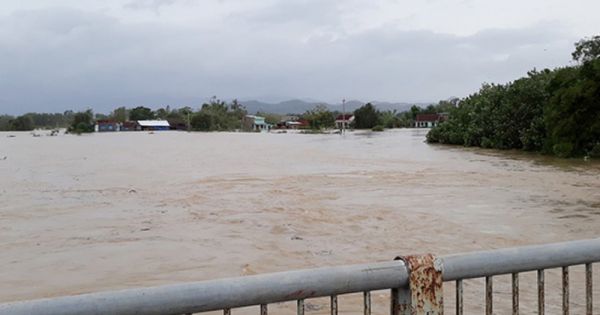 Bình Định: Lũ về, nhiều khu dân cư bị cô lập