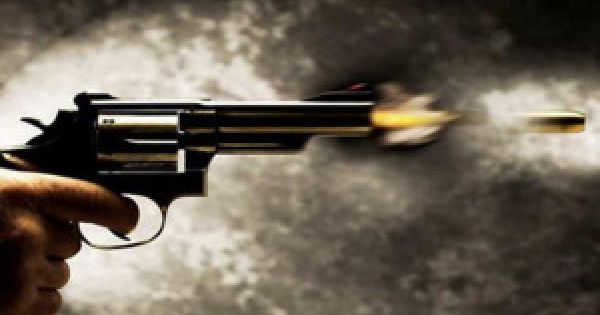 Tạm đình chỉ trưởng công an xã nổ súng làm thủng bụng người bắt chuột