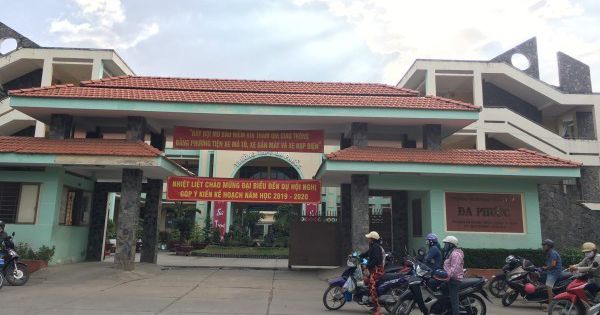 Ngôi trường phát phiếu ăn miễn phí hàng tuần cho học sinh nghèo