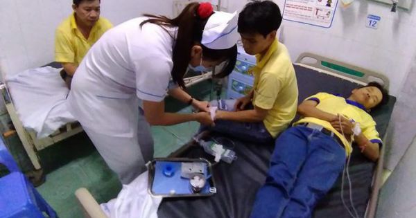 Gần 50 công nhân nhập viện cấp cứu, nghi bị ngộ độc thực phẩm