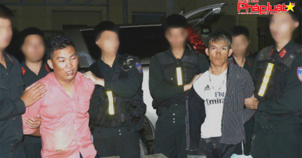 Cảnh sát nổ súng trấn áp 2 kẻ buôn 30 bánh heroin, 6.000 viên ma túy đi ôtô manh động chống trả