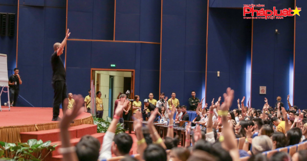 Sự thật đằng sau vụ học trò ‘’cướp” diễn đàn tố thầy giáo lừa đảo