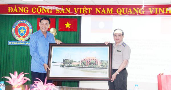 Thứ trưởng Bộ Tư pháp Lào thăm và làm việc tại Cục Thi hành án dân sự TP.HCM