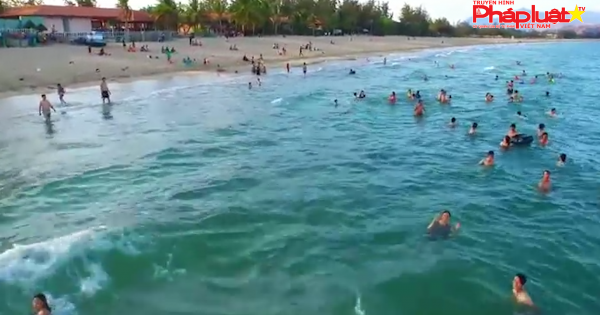 Biển Ninh Chữ chinh phục du khách mê trải nghiệm