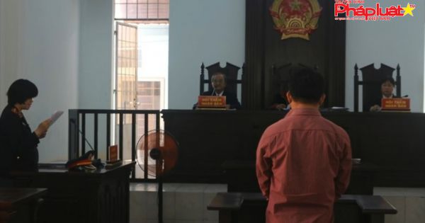 Rửa hơn 3.000 kg củ cải bằng hóa chất, lãnh án tù