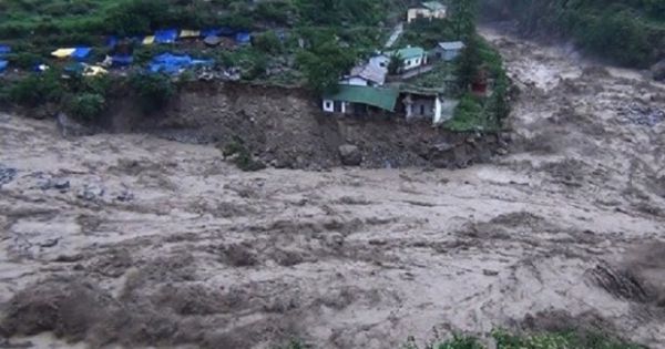 Các tỉnh miền Trung tiếp tục mưa to, nguy cơ lũ quét và sạt lở đất