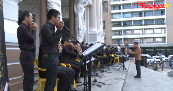 Lần đầu tổ chức trình diễn hoà tấu bằng nhạc cụ Harmonica tại TPHCM