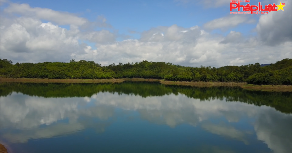 Hồ Tà Đùng hút giới trẻ check-in ở Tây Nguyên