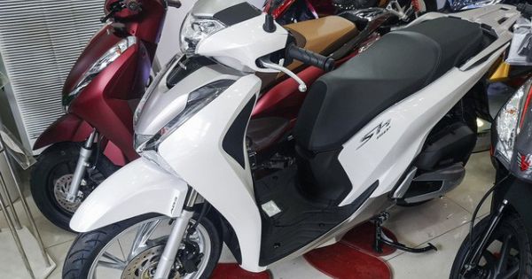 Honda SH mới chênh gần 20 triệu, bản cũ vẫn giữ giá ngất ngưởng