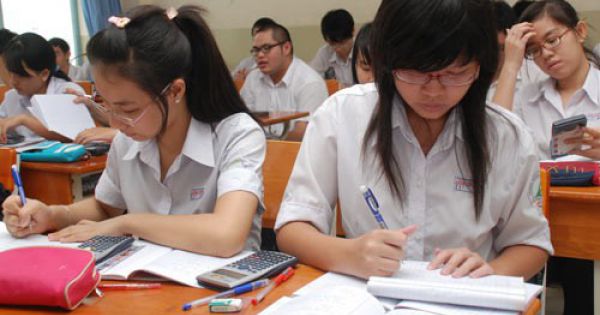 Văn thư giả chữ ký của giáo viên bộ môn để nâng điểm cho học sinh lên lớp