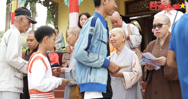 Hội Chữ thập đỏ TP.HCM: Bàn giao cầu giao thông, nhà tình thương và 200 phần quà tại An Giang