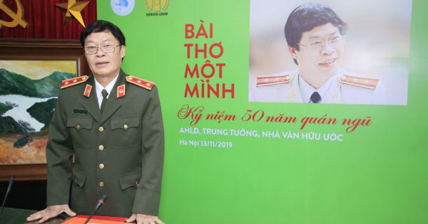 Trung tướng Hữu Ước vẽ chân dung đời mình qua chương trình “Hữu Ước và bài thơ Một mình”