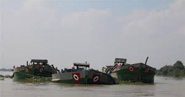 Bến Tre: Triệu tập, khám xét nhà 4 đối tượng khai thác cát lậu