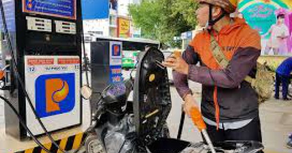 Petrolimex sẽ triển khai “đổ xăng không thu tiền mặt”