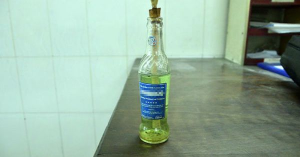 Tạm giữ hình sự các đối tượng ném bom xăng vào người thi hành công vụ ở Quảng Ninh