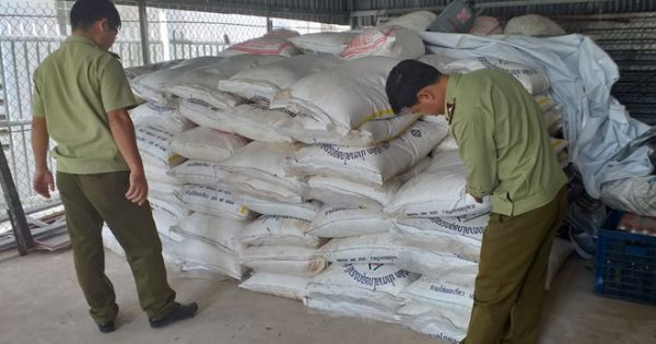 Điều tra 12,75 tấn đường nghi nhập lậu trong kho vắng chủ ở sát biên giới