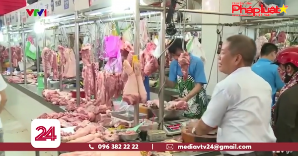 Giá thịt lợn tăng 'sốc', dân buôn kêu ế thảm