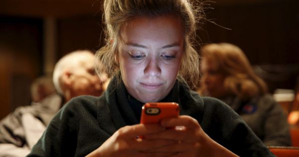 Facebook sửa lỗi bí mật truy cập máy ảnh của người dùng IOS