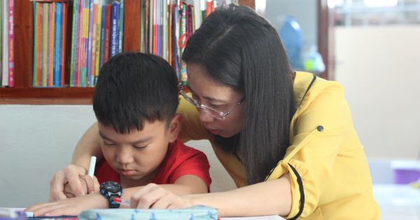 “Cô giáo” khuyết tật: “Tôi không bán chữ nên không nhận tiền”