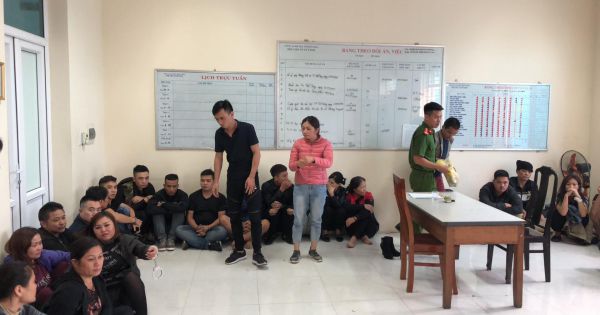 Hơn 200 cảnh sát 