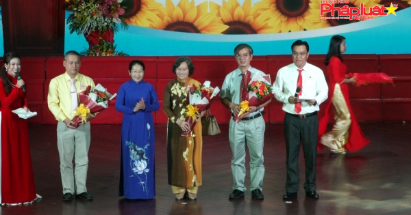 TP.HCM tuyên dương 73 điển hình 'Hoa việc thiện' năm 2019