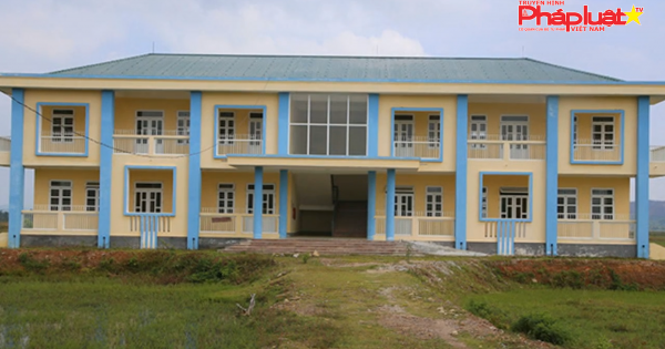 Trường 4 tỷ đồng bỏ hoang