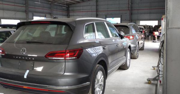 Bị siết kiểm tra, ôtô từ Trung Quốc về Việt Nam ít dần