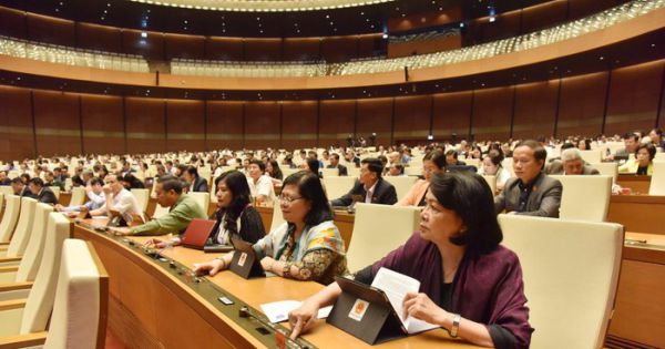 Luật hóa quy định 'xóa tư cách chức vụ' cán bộ nghỉ việc, nghỉ hưu