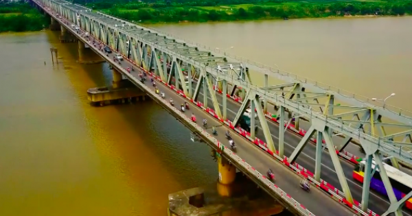 Lắp tấm chống ồn ở cầu Chương Dương