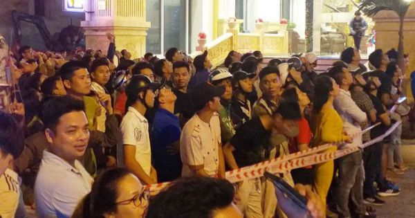 Người đàn ông cắt bộ phận sinh dục, dọa nhảy từ tầng 23