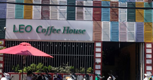 Tên trộm thách thức camera an ninh tại một quán cafe ở Bạc Liêu