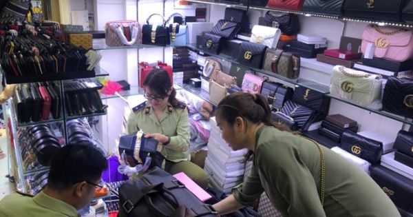 Đồng loạt kiểm tra hàng giả tại Hàng Bài, Bà Triệu, Tràng Thi, Hàng Khay