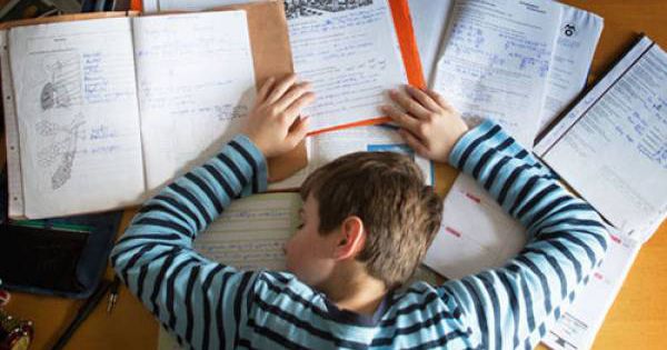 Học sinh tự tử vì áp lực học tập: 