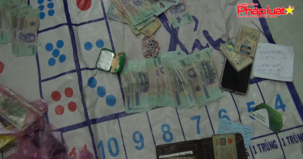 Kiên Giang: Bắt quả tang tụ điểm đánh bạc, tạm giữ 32 đối tượng