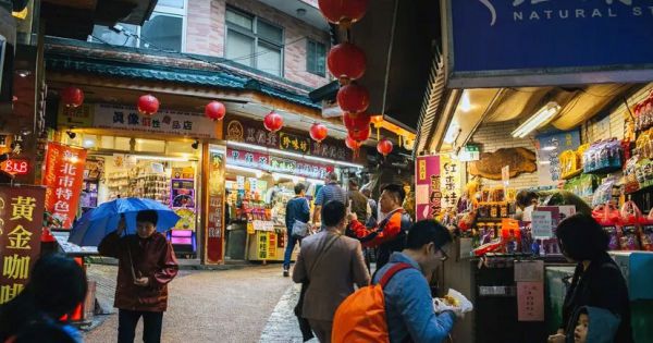 Siết visa du lịch đối với khách Việt Nam ở một số thị trường