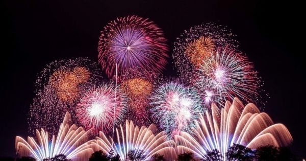 Bắn pháo hoa nghệ thuật tại Khu Du lịch Quốc gia Mũi Cà Mau