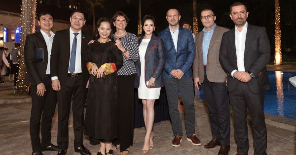 Lý Nhã Kỳ dự kỷ niệm 101 năm Ngày Quốc khánh Romania tại Hà Nội