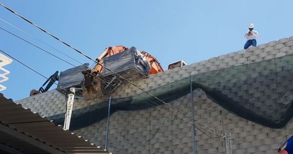 Tháo dỡ bức tường 