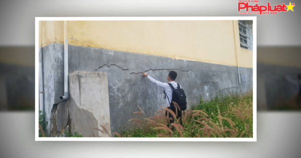 Trường mới xây 13,5 tỉ đồng đã xuống cấp