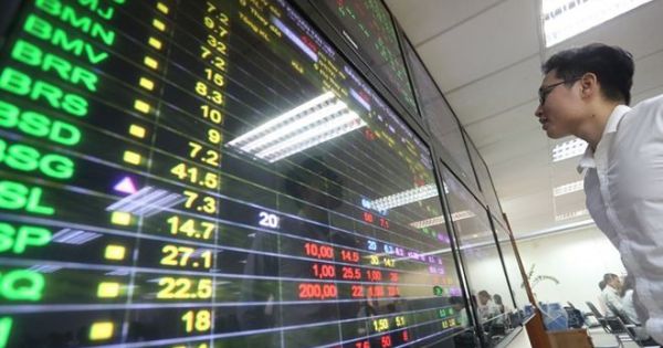 Giao dịch “chui” cổ phiếu, hai cá nhân vừa bị UBCKNN xử phạt