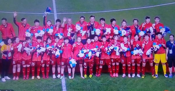 Đội tuyển bóng đá nữ Việt Nam nhận thưởng gần 10 tỷ sau khi thắng Thái Lan, giành HCV SEA Games
